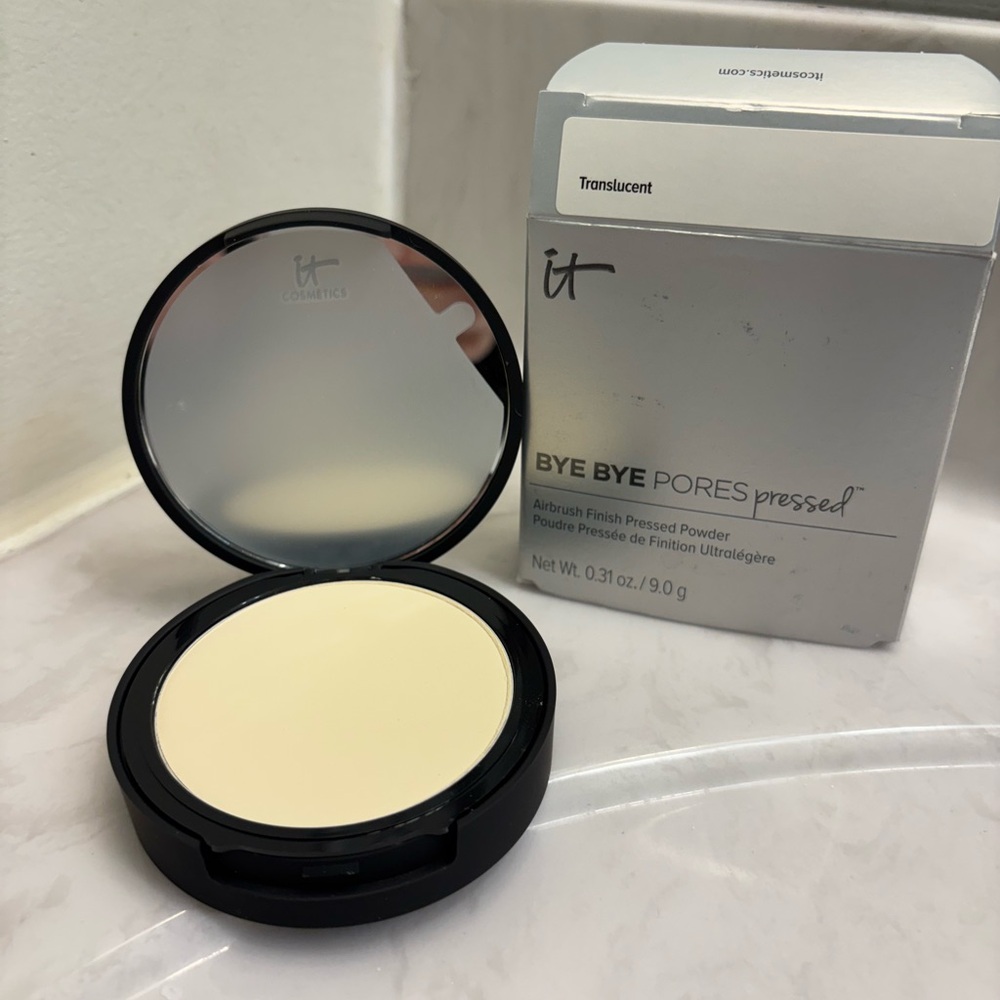 IT Cosmetics Bye Bye Pores Pressed Powder - Translucent Finish